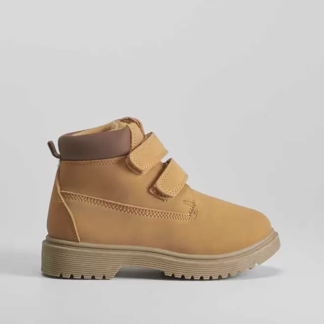 Oferta de Botín montaña con velcro camel SEVEN FIVE por 19,99€ en Merkal