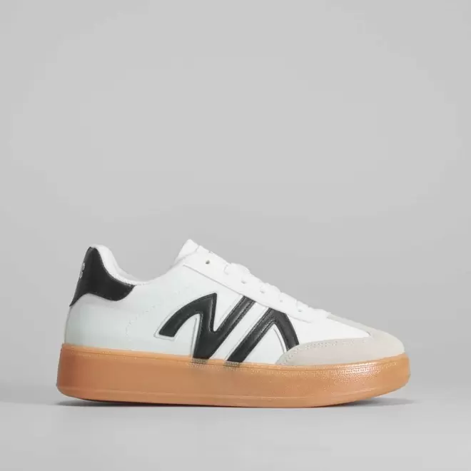 Oferta de Sneaker retro blanco NYC por 24,99€ en Merkal