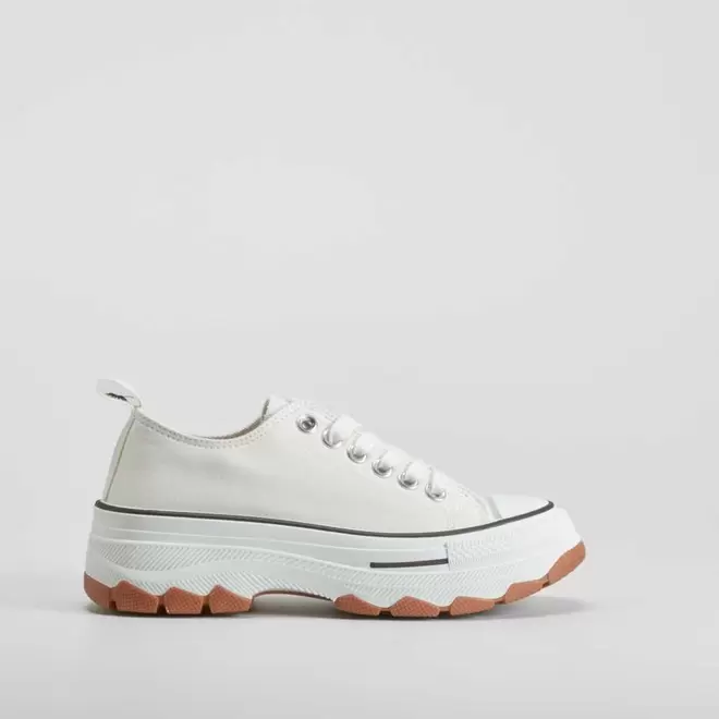 Oferta de Zapatilla lona chunky blanca NYC por 22,99€ en Merkal