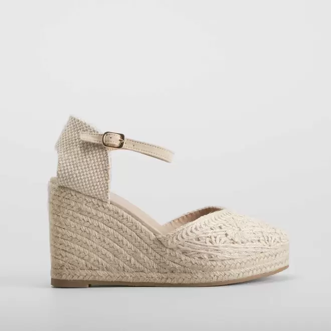 Oferta de Sandalia cuña de yute beige PICCOLA PIU por 35,99€ en Merkal