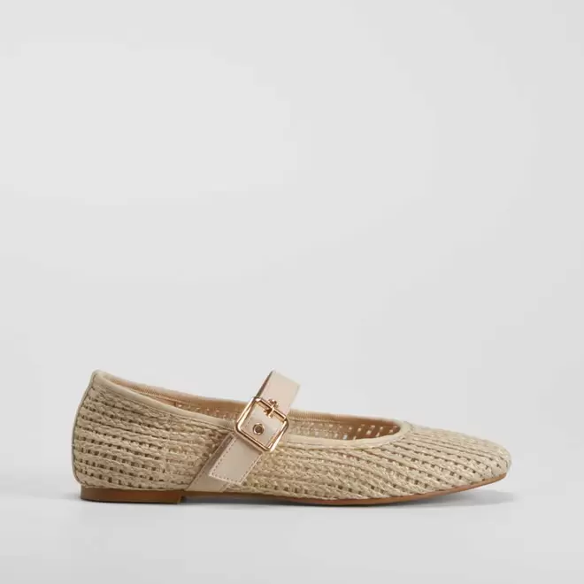 Oferta de Merceditas rafia beige PICCOLA PIU por 29,99€ en Merkal