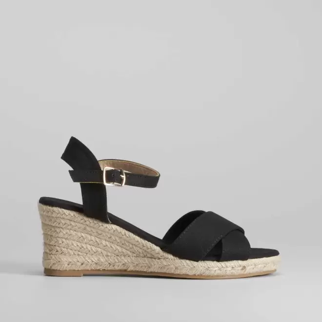 Oferta de Sandalia cuña de esparto cruzada PICCOLA PIU por 22,99€ en Merkal