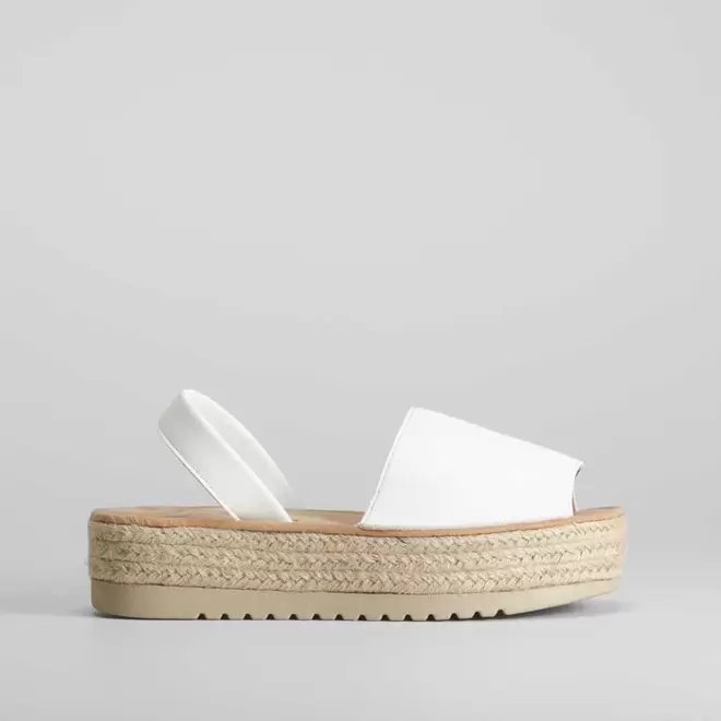 Oferta de Sandalia menorquina con plataforma NYC por 29,99€ en Merkal