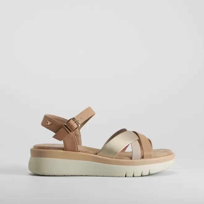 Oferta de Sandalia bio de cuña dorada COMFEET por 39,99€ en Merkal