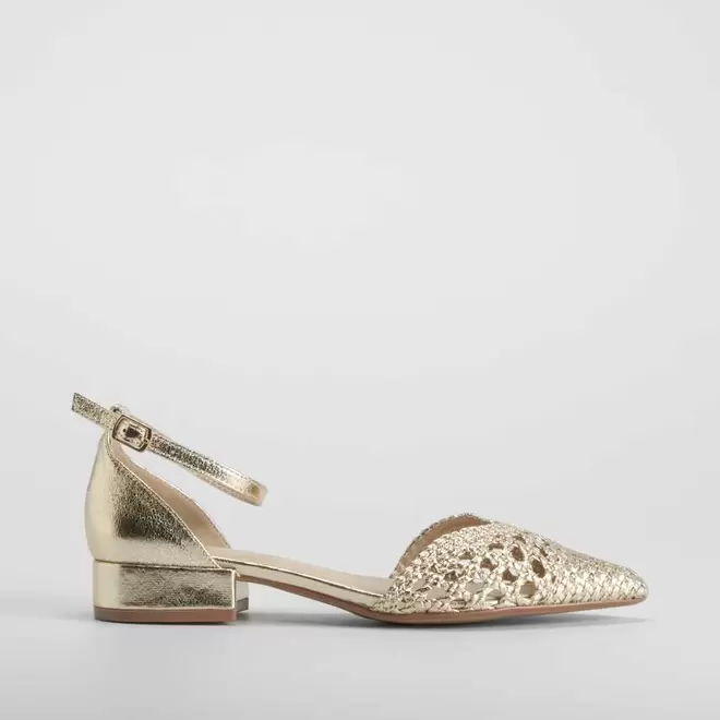 Oferta de Sandalia plana oro PICCOLA PIU por 22,99€ en Merkal