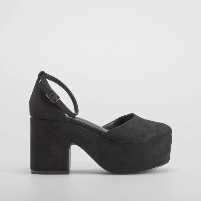 Oferta de Zapato cuña plataforma negro NYC por 29,99€ en Merkal