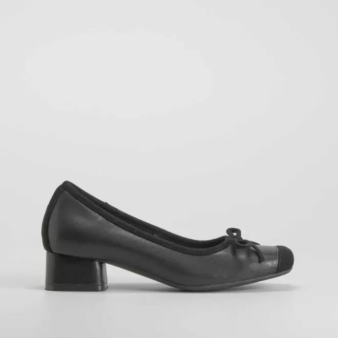 Oferta de Zapato tacón bajo piel negro COMFEET por 34,99€ en Merkal