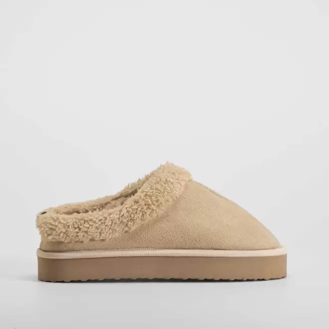 Oferta de Zapatilla borreguito beige OLYNE por 12,99€ en Merkal