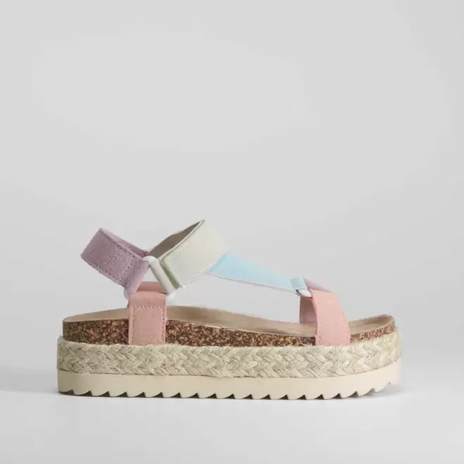 Oferta de Sandalia bio con plataforma multicolor NYC por 35,99€ en Merkal