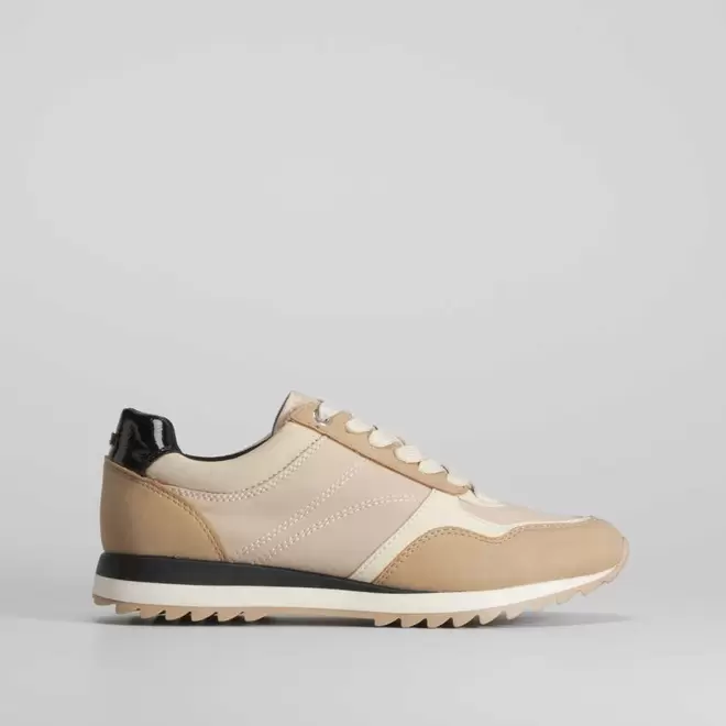 Oferta de Deportiva retro jogging PICCOLA PIU por 25,99€ en Merkal