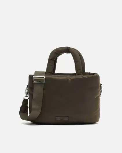 Oferta de Bolso tote mediano en nylon acolchado con asa bandolera extraíble por 13,5€ en Misako