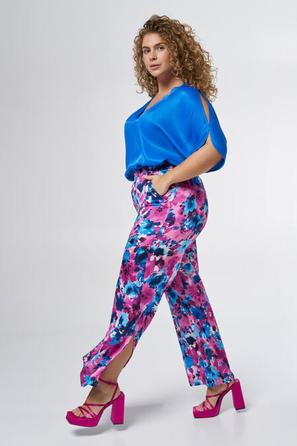 Oferta de Pantalones con estampado floral por 22,5€ en MS Mode