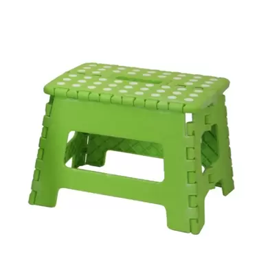 Oferta de TABURETE PLEGABLE PP VERDE por 9,8€ en Muebles Hnos. García