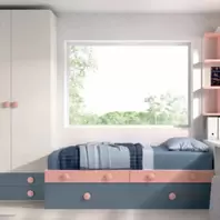 Oferta de Composición dormitorio juvenil con armario de 3 puertas por 1899€ en Muebles La Factoría