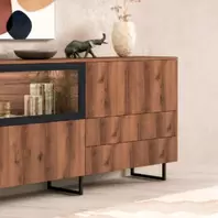 Oferta de Aparador elegante con vitrina expositora por 764€ en Muebles La Factoría