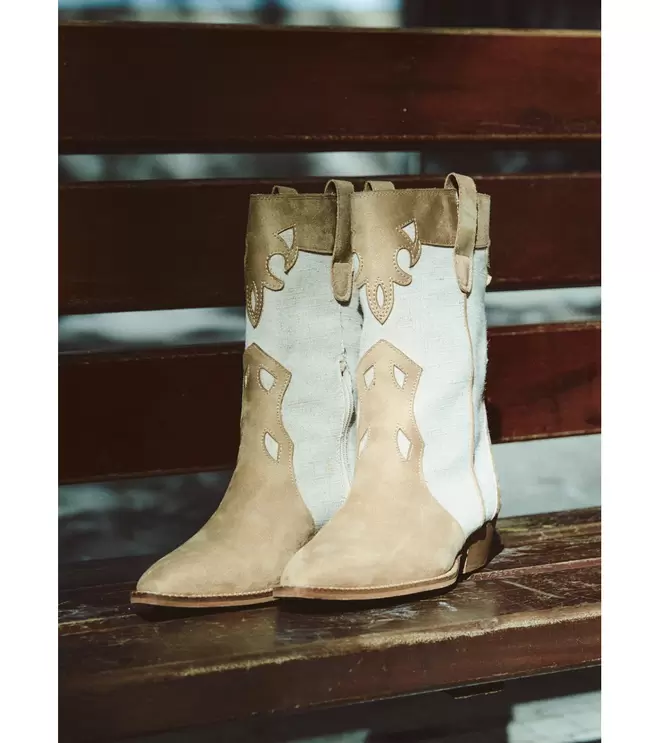 Oferta de BOTAS DE TACÓN por 49,95€ en Mulaya