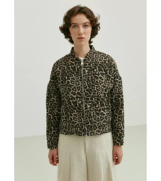 Oferta de CAZADORA BOMBER LEOPARDO por 49,95€ en Mulaya