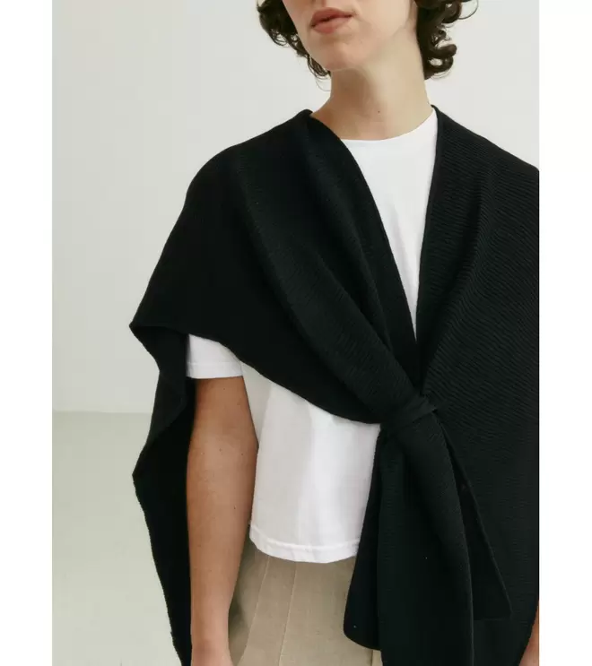 Oferta de PONCHO PUNTO NUDO por 19,95€ en Mulaya