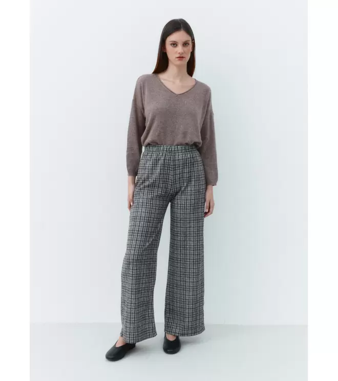 Oferta de PANTALÓN PATA DE GALLO por 22,95€ en Mulaya