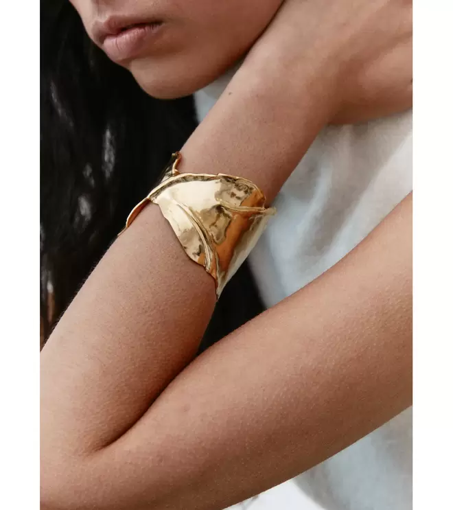 Oferta de BRAZALETE DORADO por 15,95€ en Mulaya