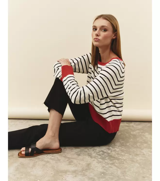 Oferta de JEANS RECTOS DESFLECADOS por 22,95€ en Mulaya
