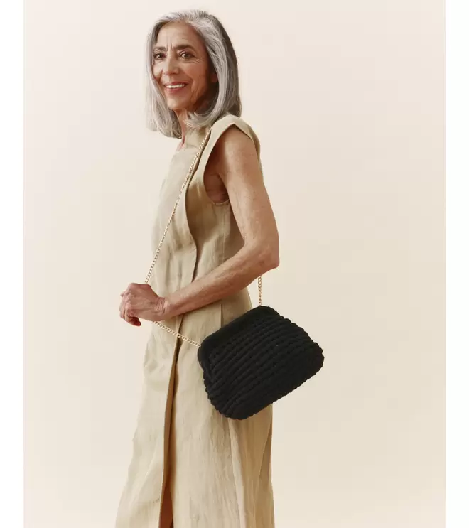 Oferta de BOLSO CLUTCH TRAPILLO por 22,95€ en Mulaya