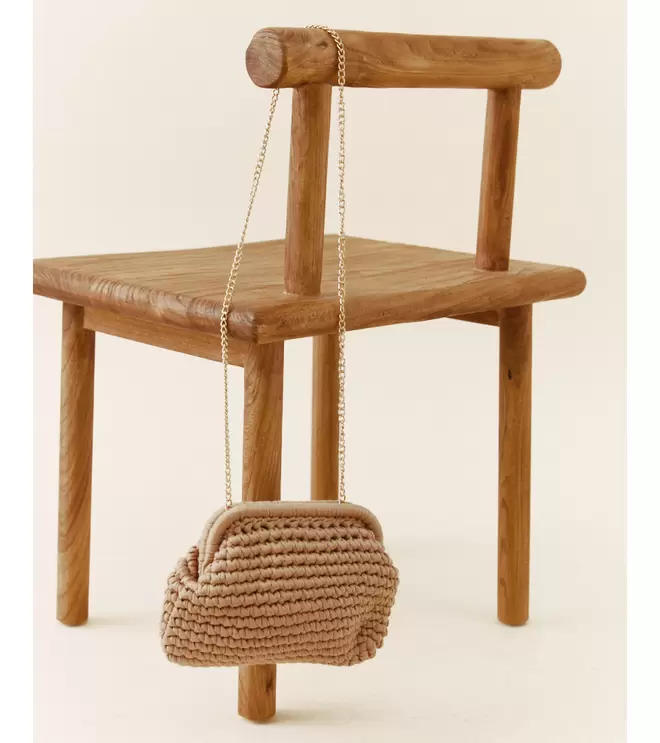 Oferta de BOLSO CLUTCH TRAPILLO por 22,95€ en Mulaya