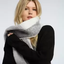 Oferta de Scarf por 4,99€ en New Yorker