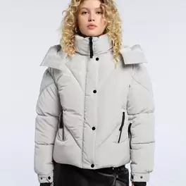 Oferta de Quilted jacket with hood por 29,99€ en New Yorker