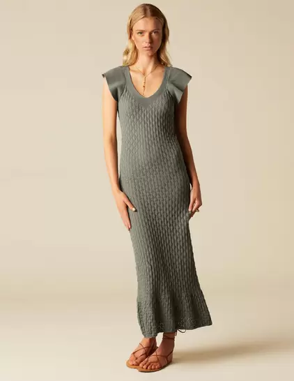 Oferta de VESTIDO MANGA VOLANTE GRIS por 63,99€ en Nícoli