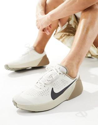 Oferta de Zapatillas de deporte color piedra Air Zoom 1 de Nike Training por 119,99€ en Asos