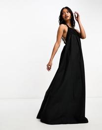 Oferta de Vestido veraniego largo negro de corte trapecio con cuello halter de croché de ASOS DESIGN por 21,99€ en Asos
