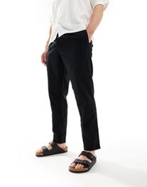 Oferta de Pantalones chinos negros de corte ancho con pinzas de lino de ASOS DESIGN por 37,99€ en Asos