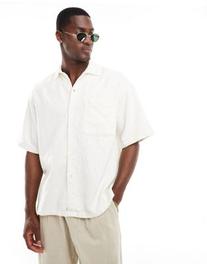 Oferta de Camisa blanca de corte cuadrado de tejido grueso texturizado de Jack & Jones por 52,99€ en Asos