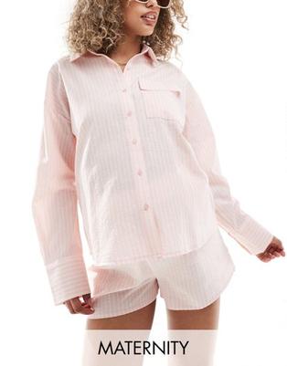 Oferta de Camisa rosa a rayas blancas extragrande Raye de The Frolic Maternity por 55,99€ en Asos