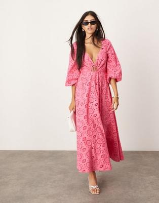 Oferta de Vestido midi rosa intenso con lazada delantera y patrón de bordado inglés calado de ASOS EDITION por 188,99€ en Asos