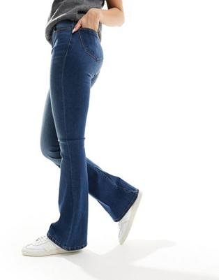 Oferta de Reclaimed Vintage denim flare jean in blue wash por 52,99€ en Asos