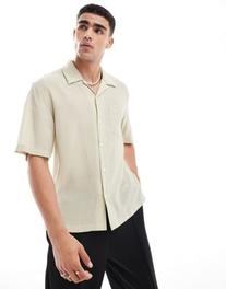Oferta de Camisa beis holgada de manga corta con cuello cubano de tejido texturizado de GANT por 150€ en Asos