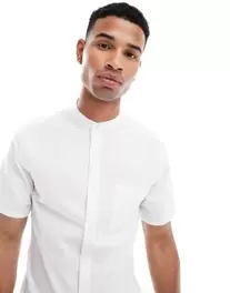 Oferta de Camisa blanca de corte slim con cuello mao y bolsillos de ASOS DESIGN por 22,99€ en Asos