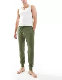 Oferta de Joggers verdes de estar por casa con logo de punto gofrado de Polo Ralph Lauren por 69,95€ en Asos