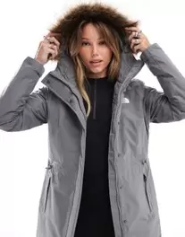 Oferta de Parka gris aislante con capucha de piel sintética Zaneck de The North Face por 320€ en Asos