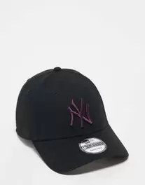 Oferta de Gorra negra con logo ciruela de los NY Yankees 9Forty de New Era por 25,99€ en Asos