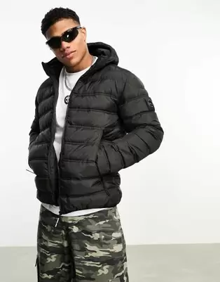 Oferta de Chaqueta acolchada negra Altitude de Marshall Artist por 186€ en Asos