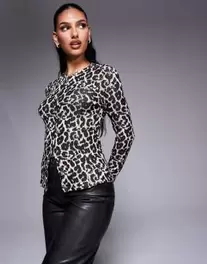 Oferta de Cárdigan con estampado de leopardo de ASOS DESIGN por 34,99€ en Asos