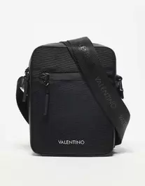 Oferta de Bandolera grande negra Tron de Valentino por 108,99€ en Asos