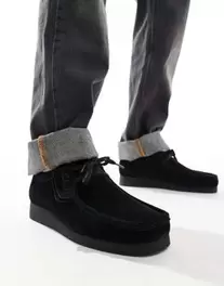 Oferta de Zapatos Wallabee negros EVO de Clarks por 120€ en Asos