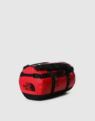 Oferta de Petate muy pequeño rojo y negro Base Camp XS de The North Face por 120€ en Asos