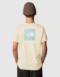 Oferta de Camiseta blanco hueso con estampado en la espalda Redbox de The North Face por 35€ en Asos