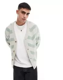 Oferta de Cárdigan color piedra con diseño de chevrón de punto cepillado de ONLY & SONS por 52,99€ en Asos