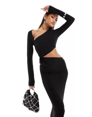 Oferta de Vestido midi negro con cuello asimétrico, detalle retorcido y abertura de ASOS DESIGN por 18,5€ en Asos